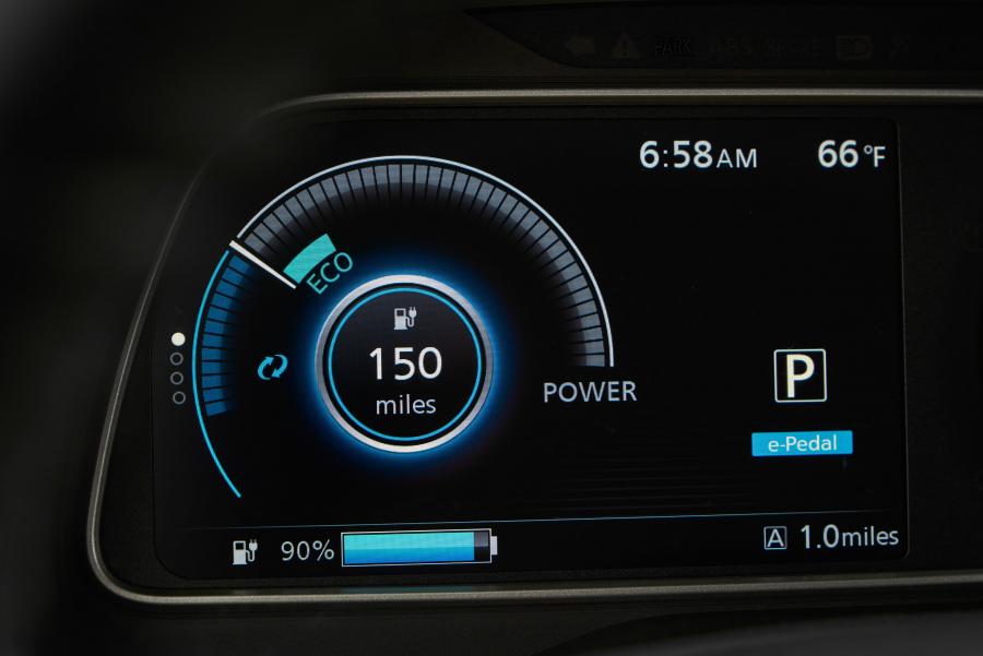 Панель приборов Nissan Leaf 2018 года  (NA) (фото 90 из 104)